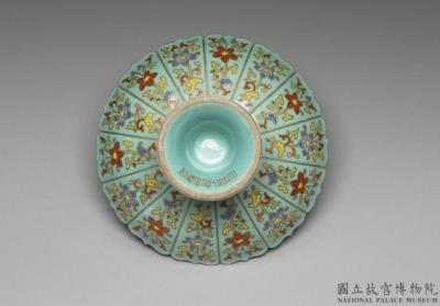 图片[3]-Dou stem bowl with floral decoration in fencai polychrome enamels, Qing dynasty, Qianlong reign (1736-1795)-China Archive